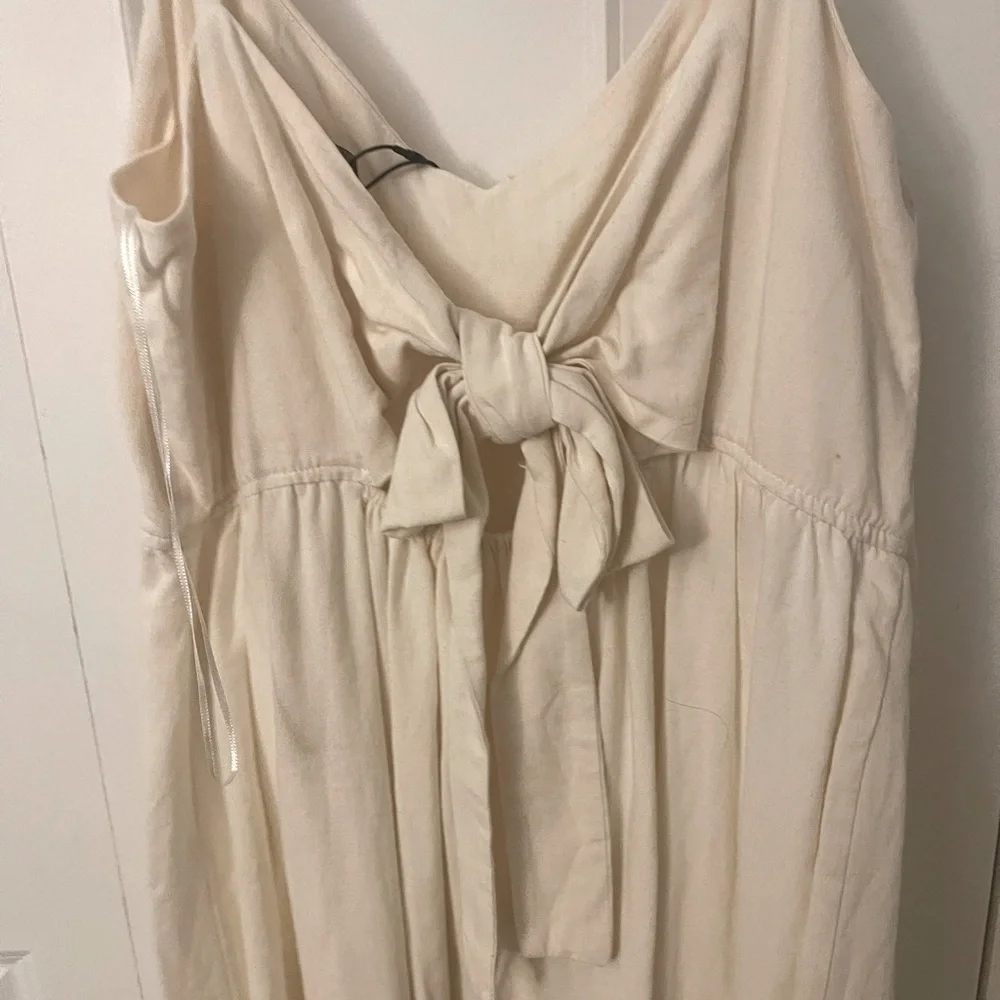 Zara off white midi dress. Spaghetti straps and has bow on the back. Size xl. - Picture 3 of 3